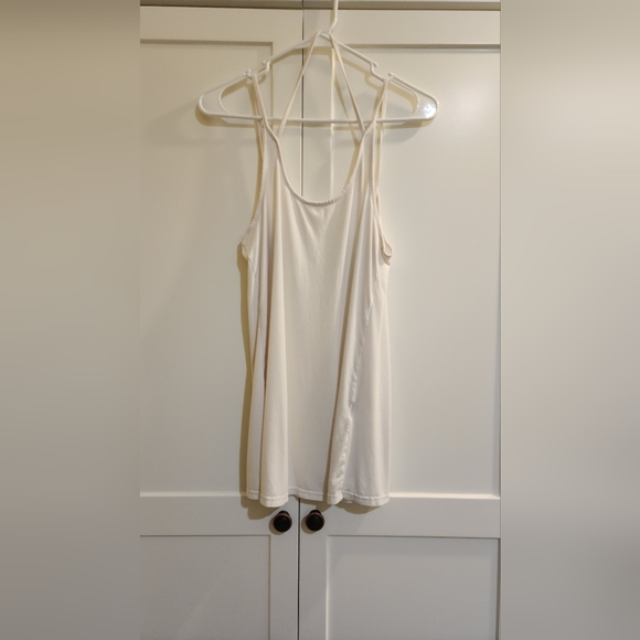 Set of 2 Ladies tanks - Picture 6 of 7